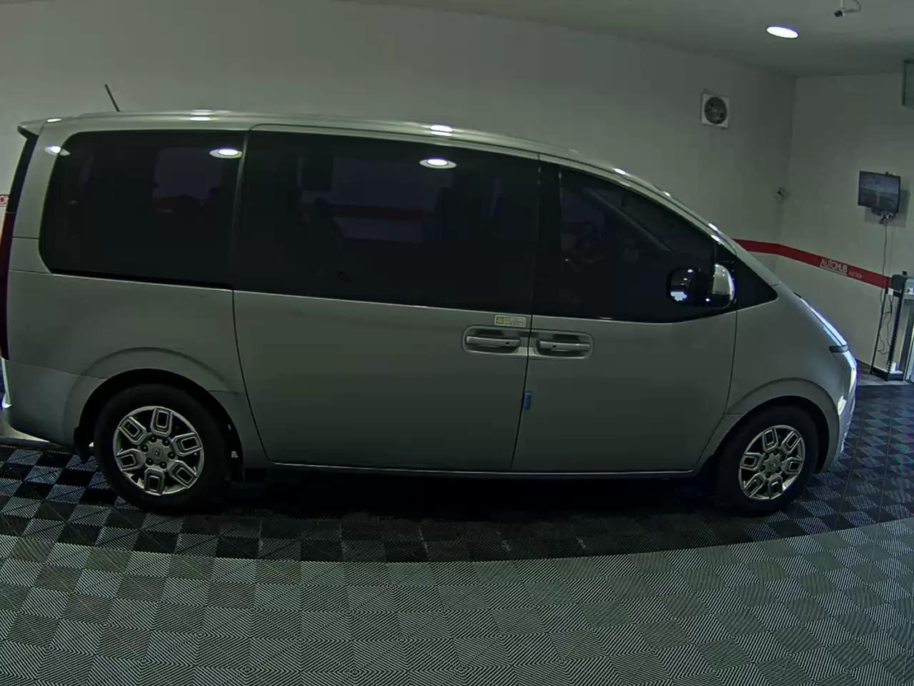 2022 - hyundai staria