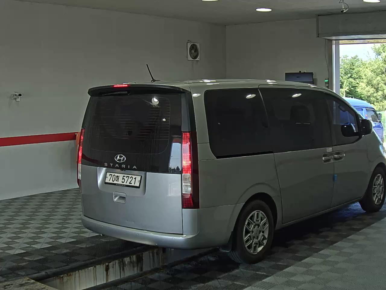 2022 - hyundai staria