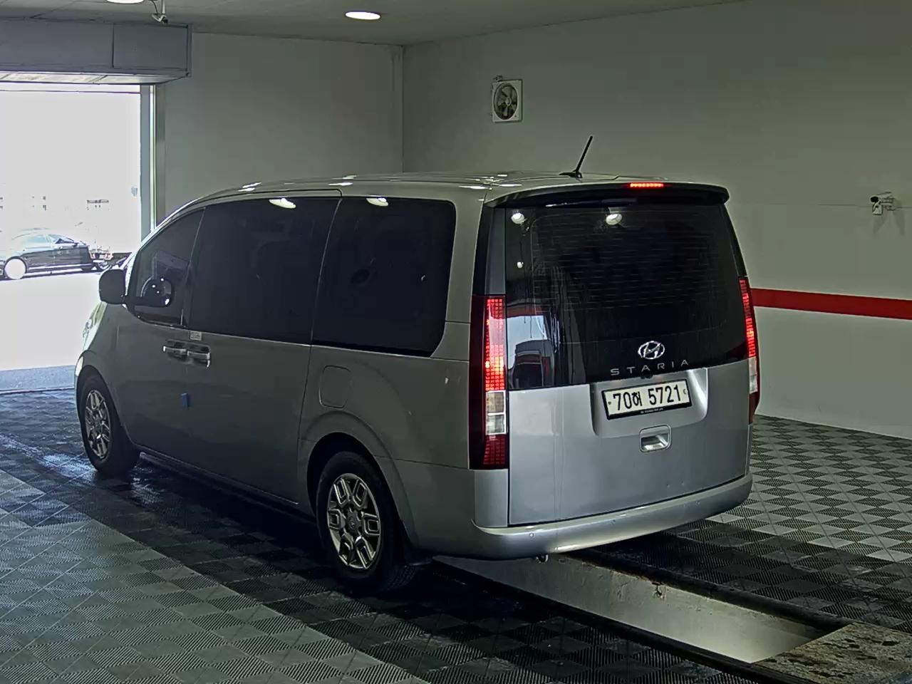 2022 - hyundai staria