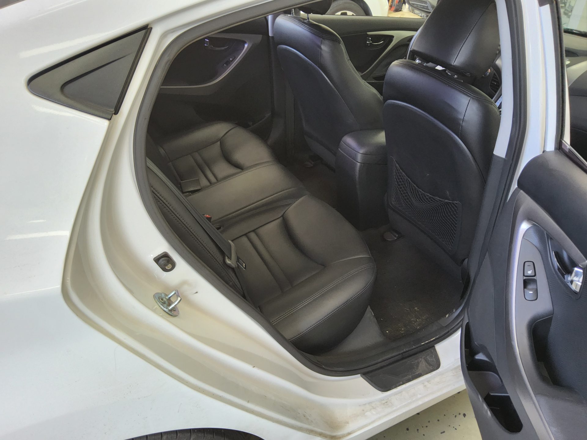 2012 - hyundai avante