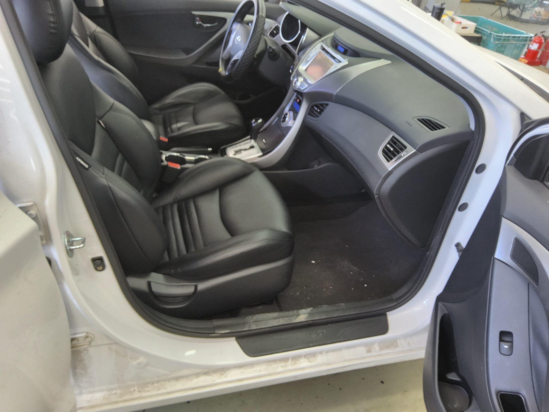 2012 - hyundai avante