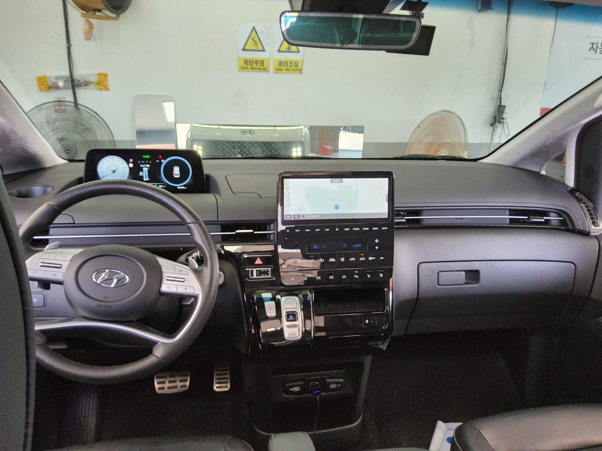 2022 - hyundai staria