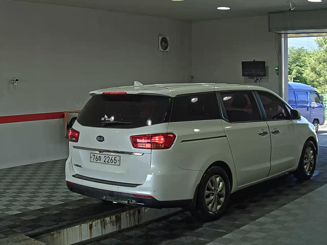 2020 - kia carnival