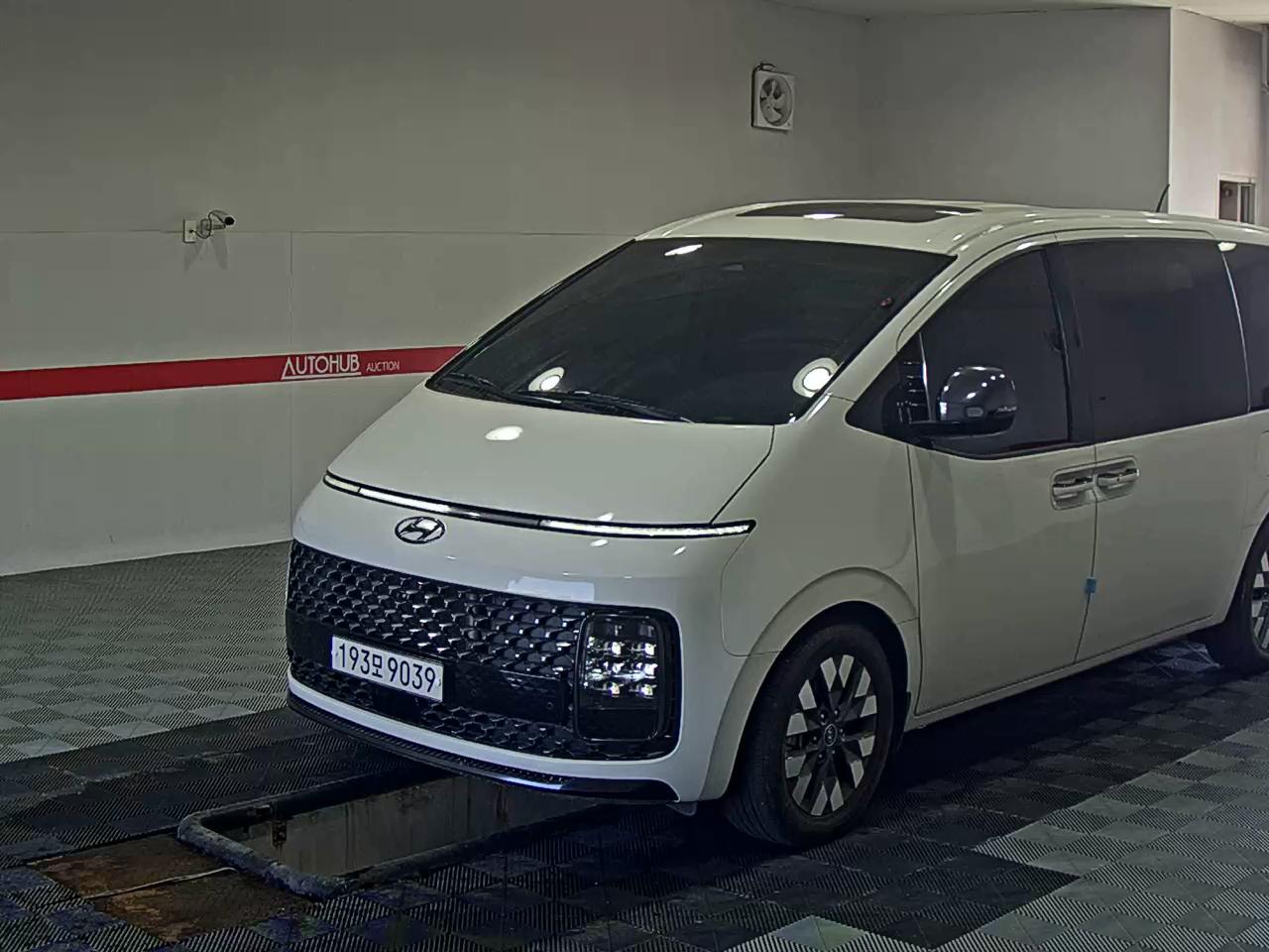 2022 - hyundai staria