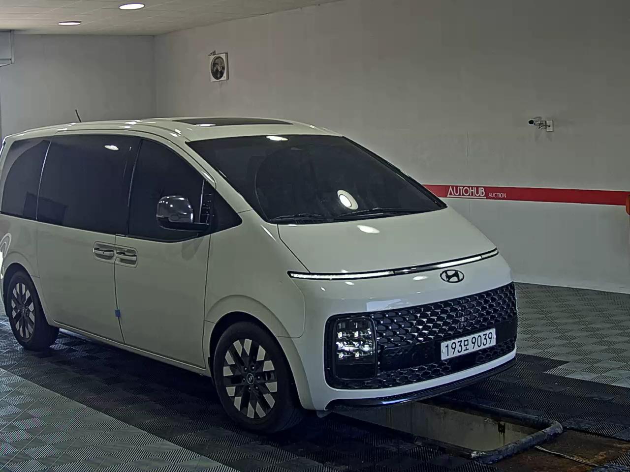 2022 - hyundai staria