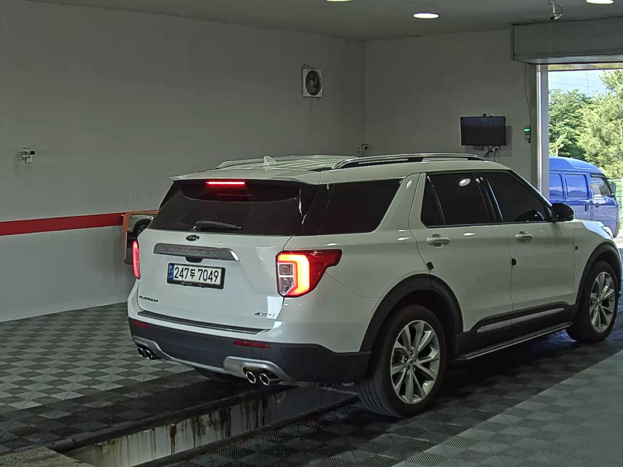 2021 - ford explorer