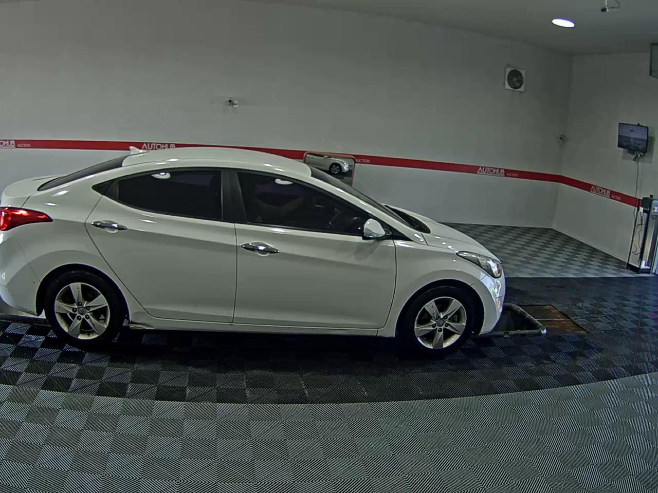 2012 - hyundai avante