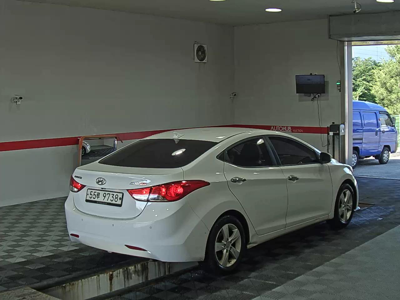2012 - hyundai avante