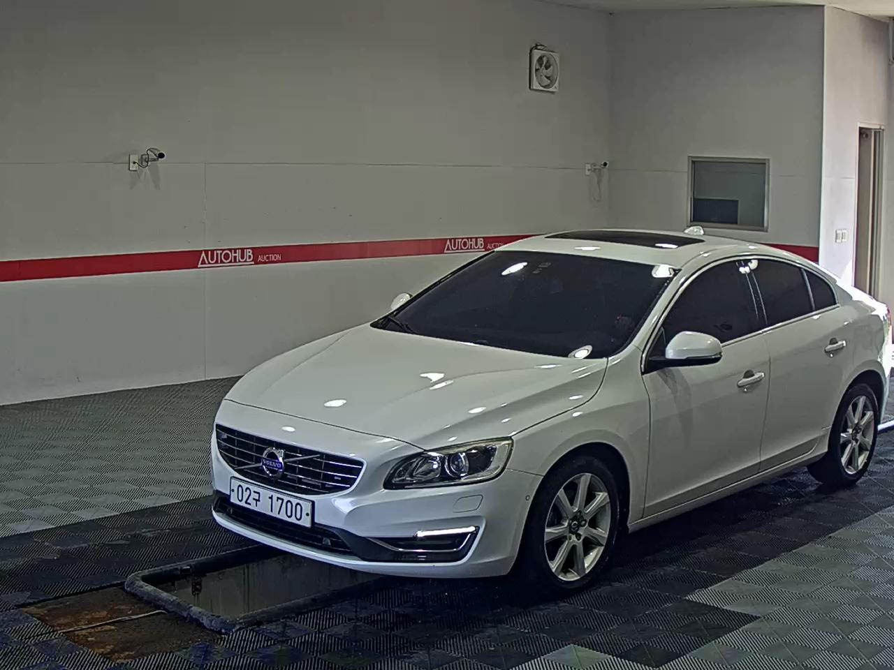 VOLVO S60 (2ND GEN) D3 MOMENTUM