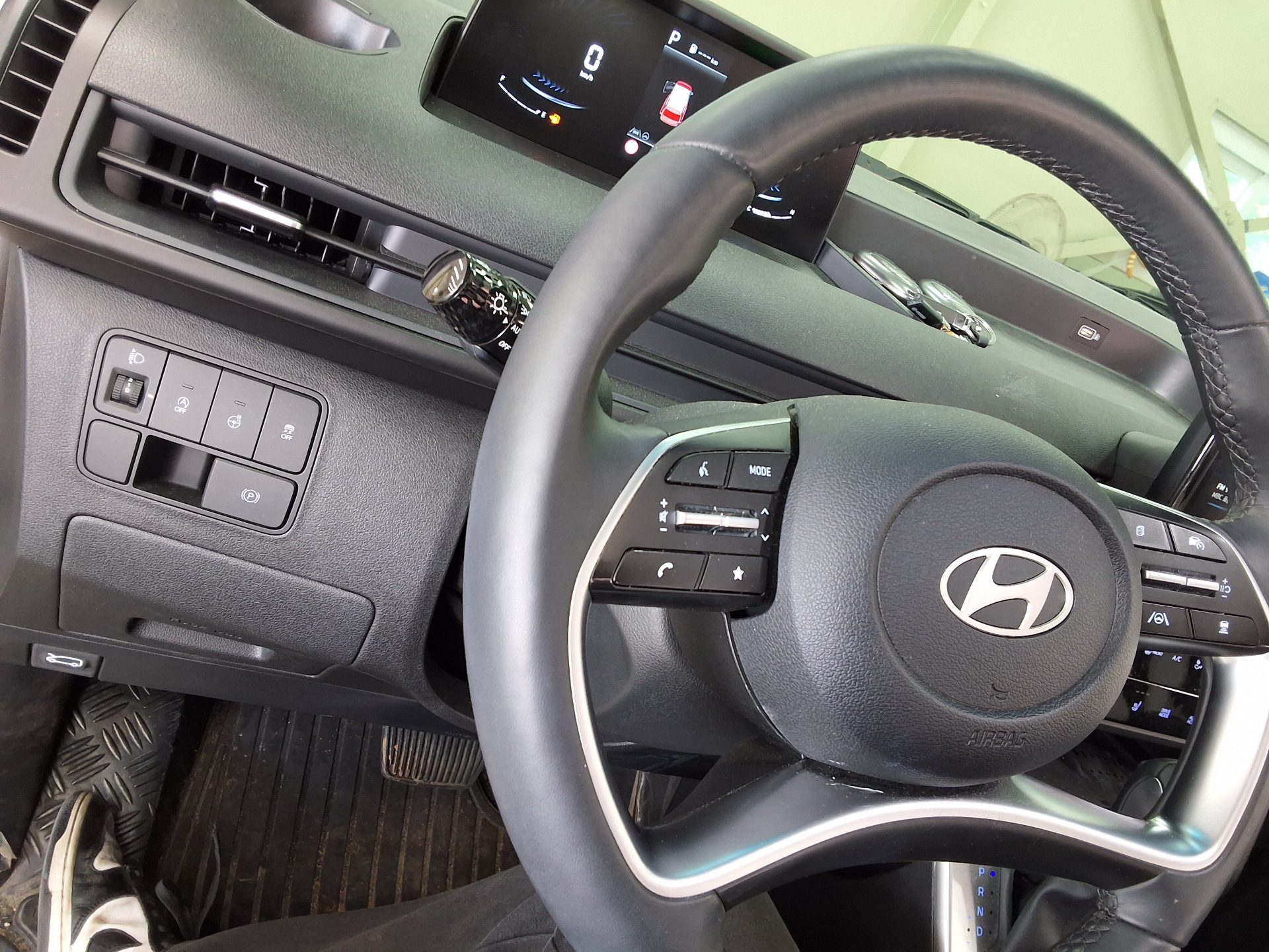 2025 - hyundai staria
