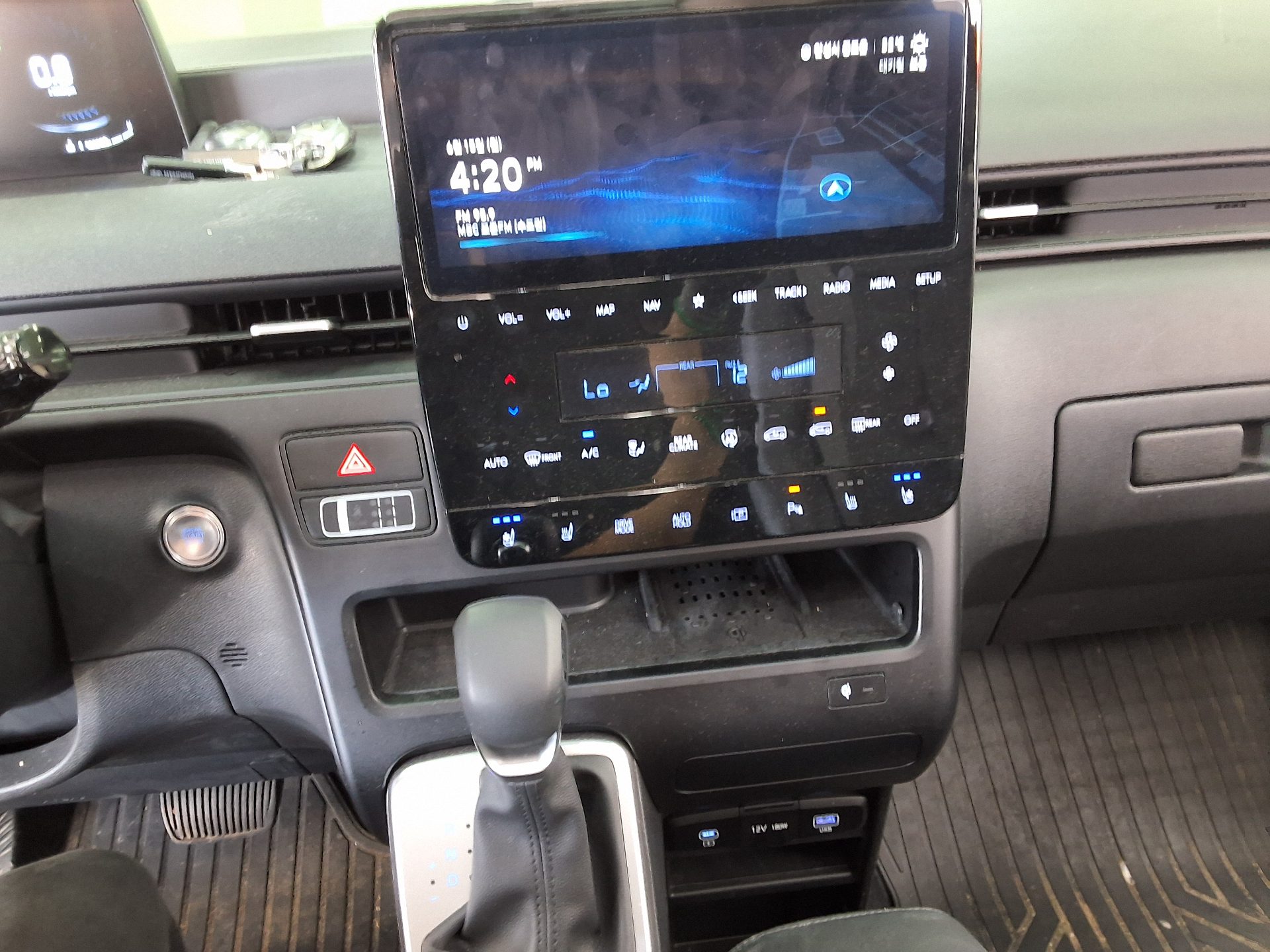 2025 - hyundai staria