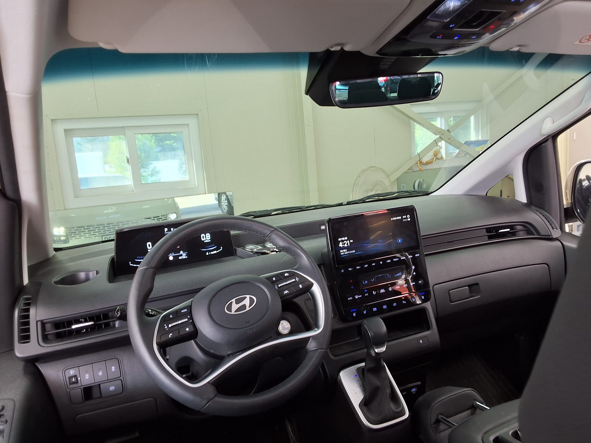 2025 - hyundai staria