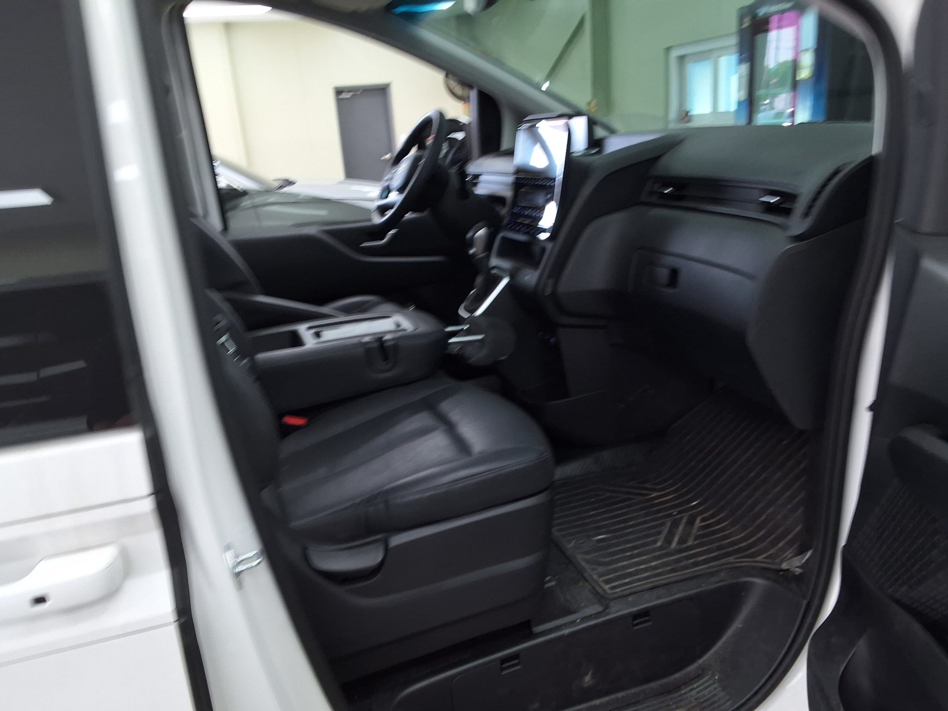 2025 - hyundai staria