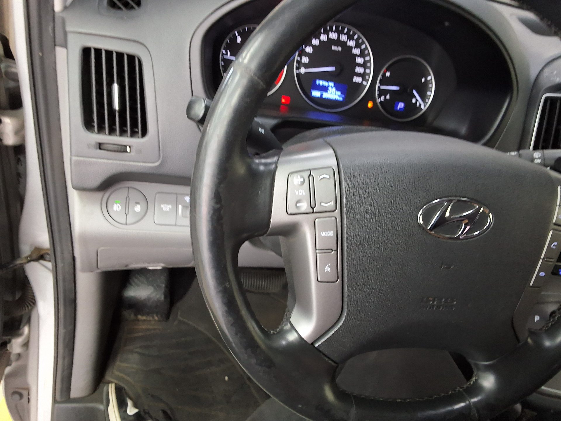 2020 - hyundai grand starex