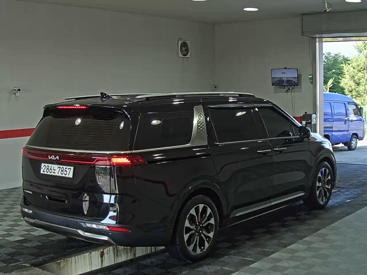 2023 - kia carnival