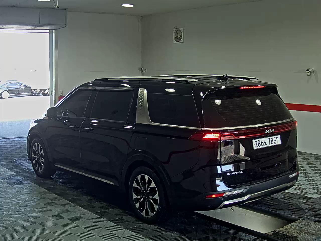 2023 - kia carnival