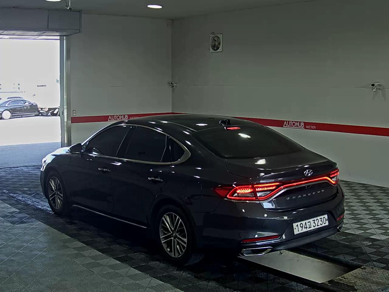 2018 - hyundai grandeur