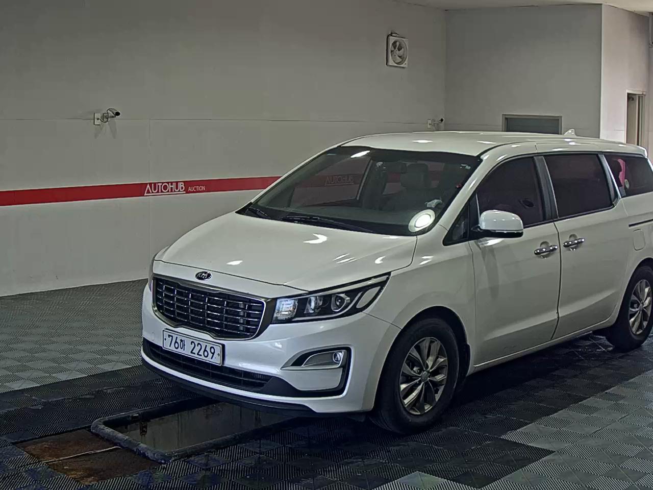KIA CARNIVAL DELUXE