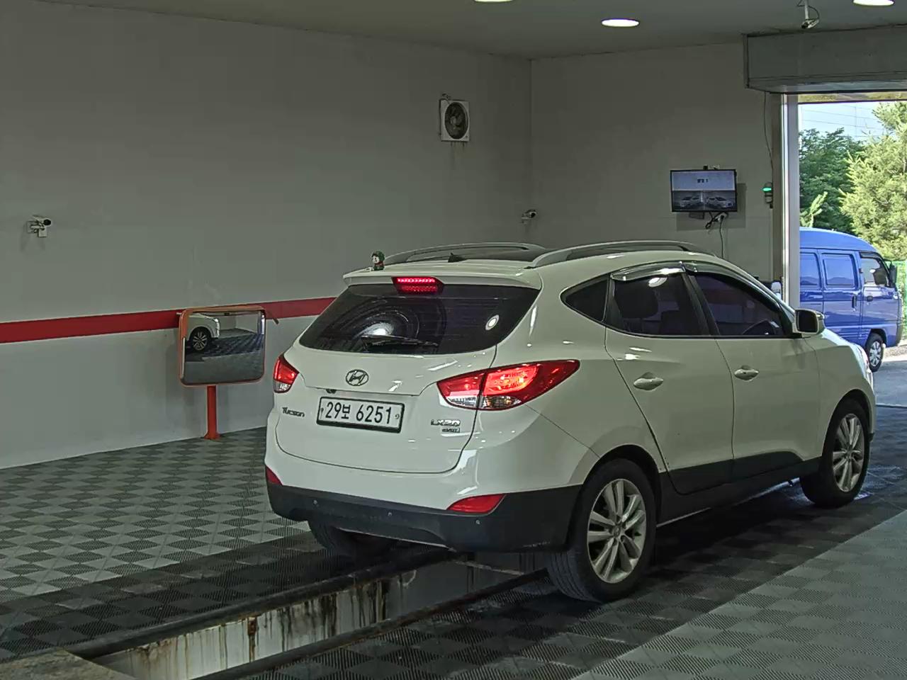 2012 - hyundai tucson