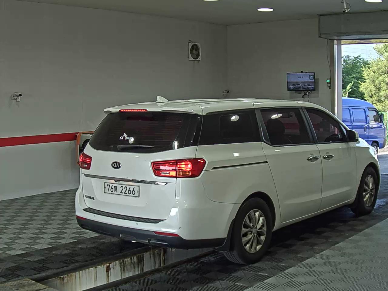 2020 - kia carnival