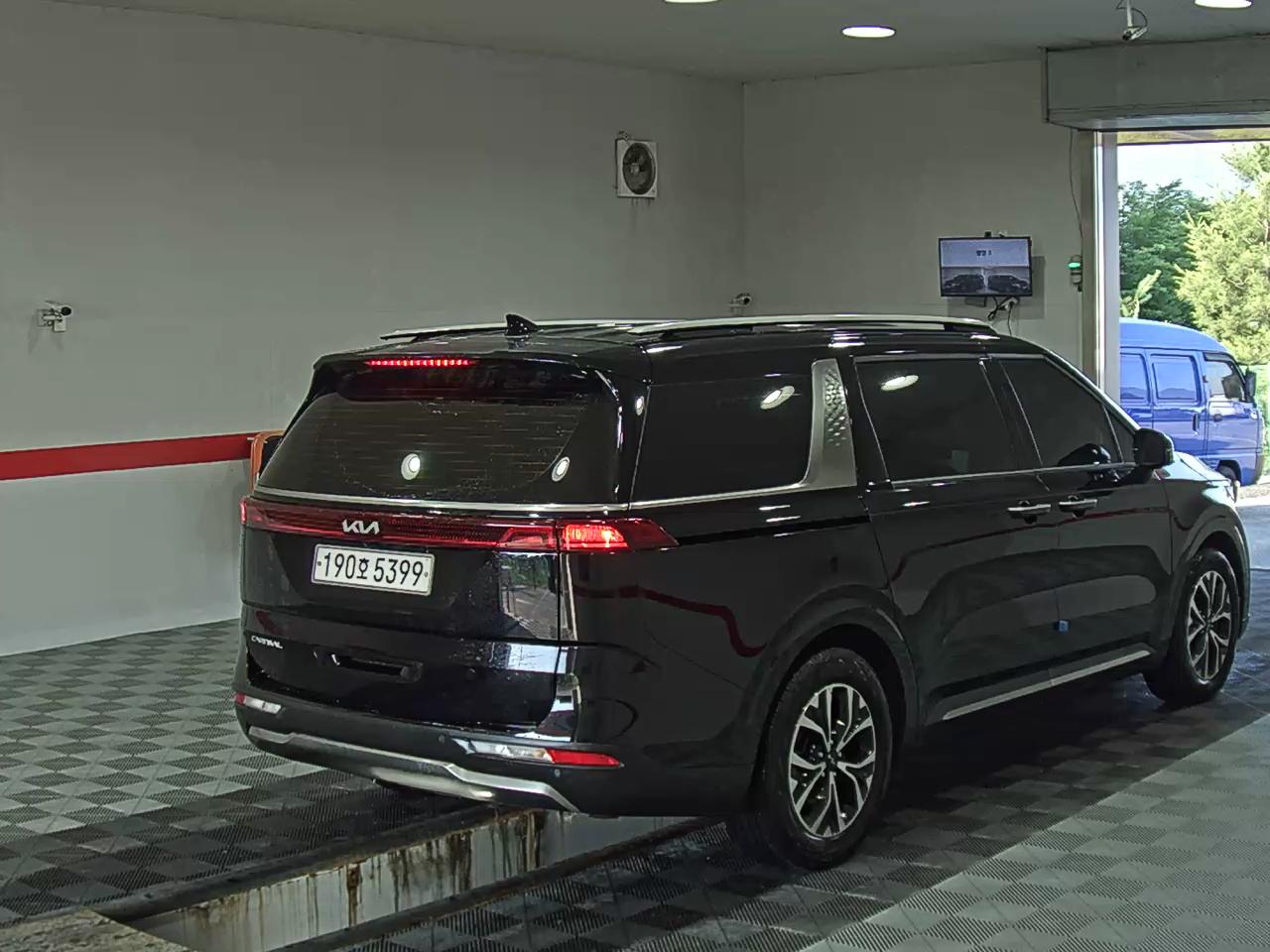 2023 - kia carnival