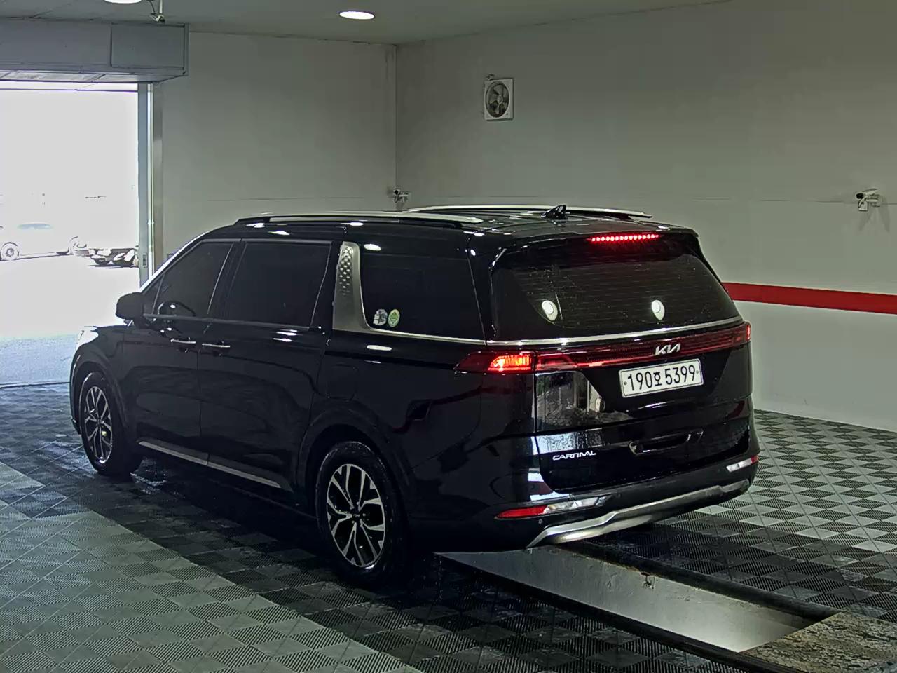 2023 - kia carnival