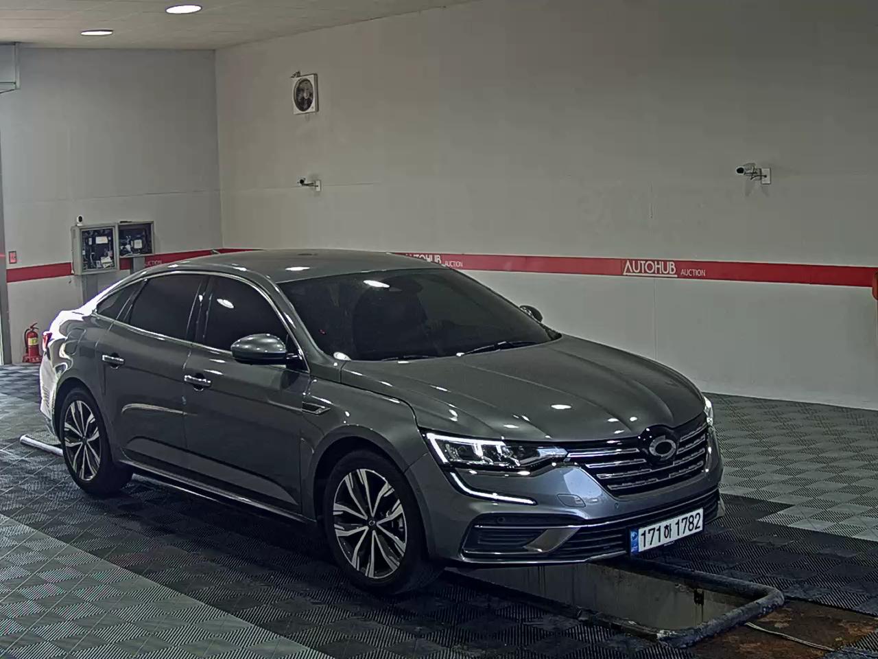 2022 - renault sm6