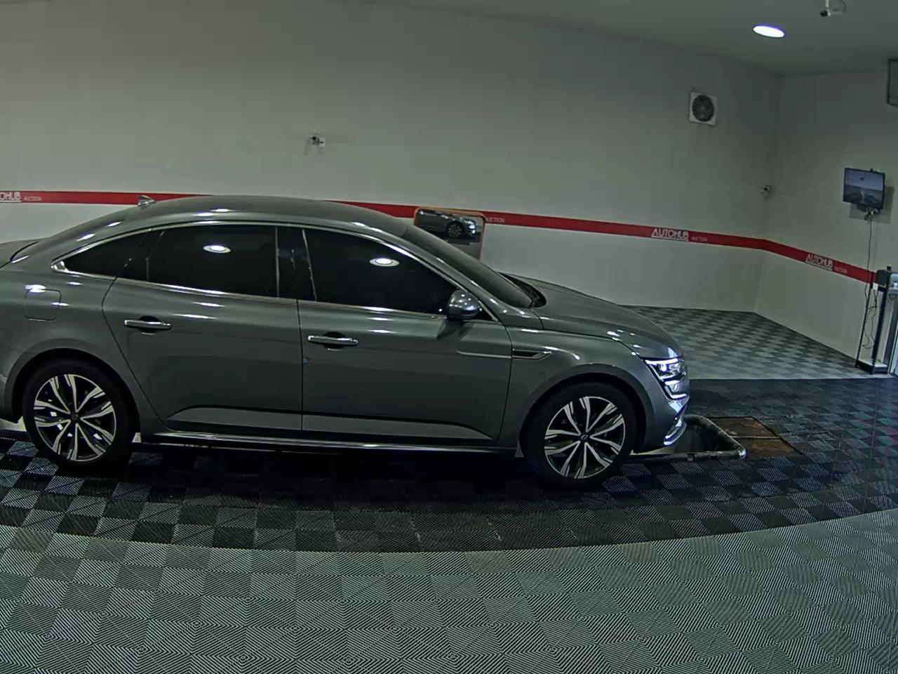 2022 - renault sm6
