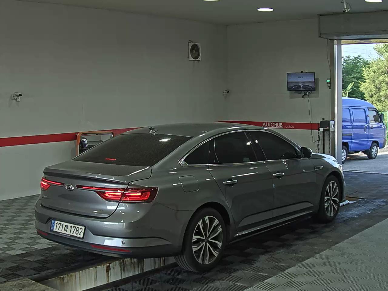 2022 - renault sm6