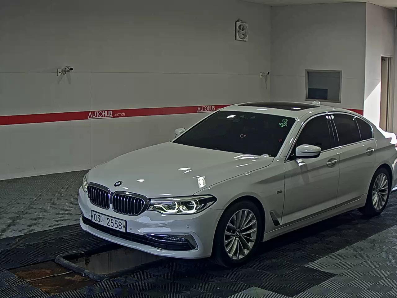 BMW 5 SERIES (7TH GEN) 530i xDrive