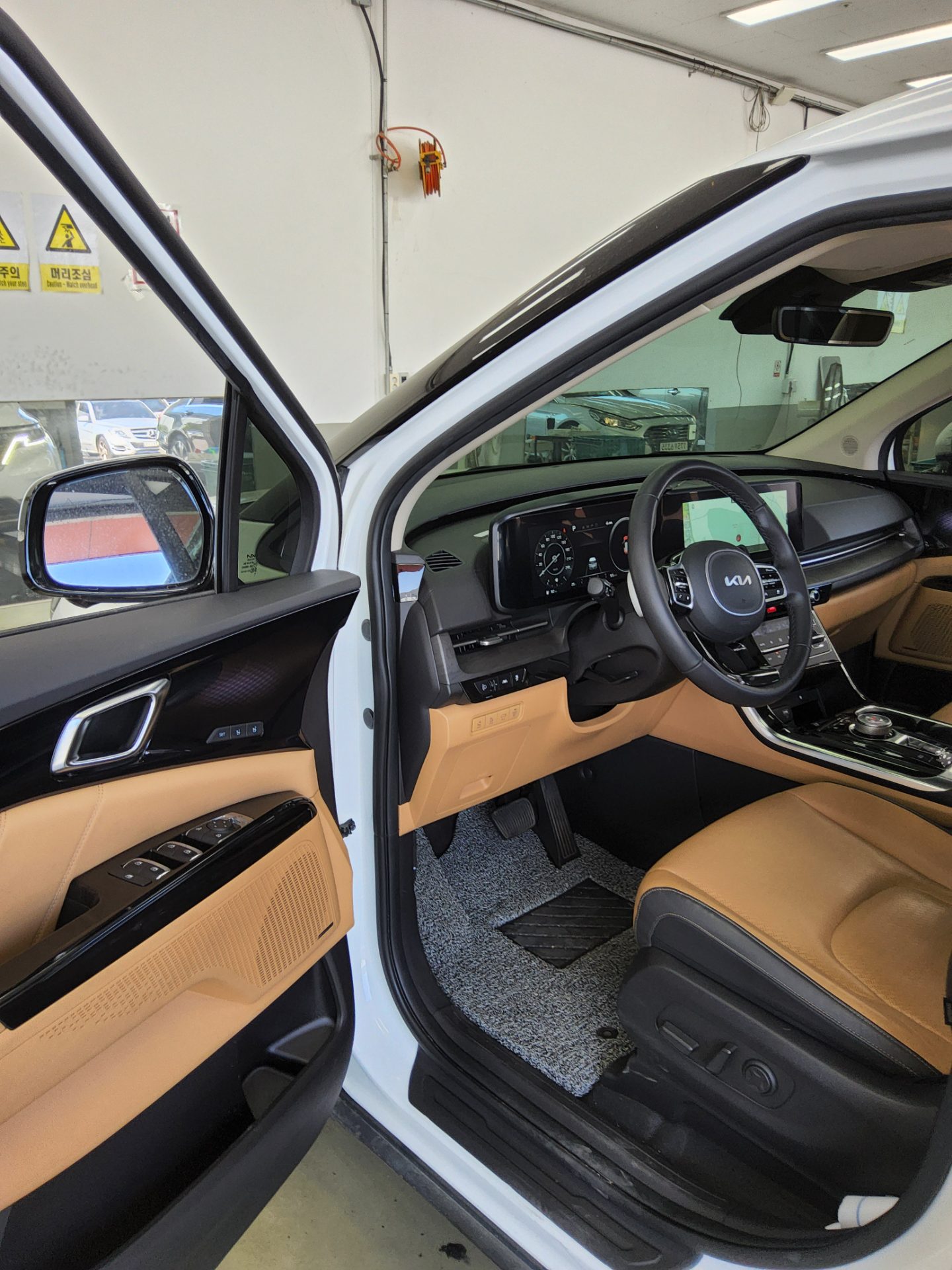 2023 - kia carnival