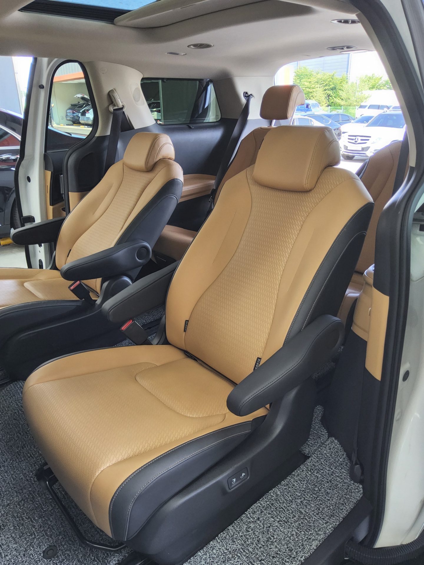 2023 - kia carnival