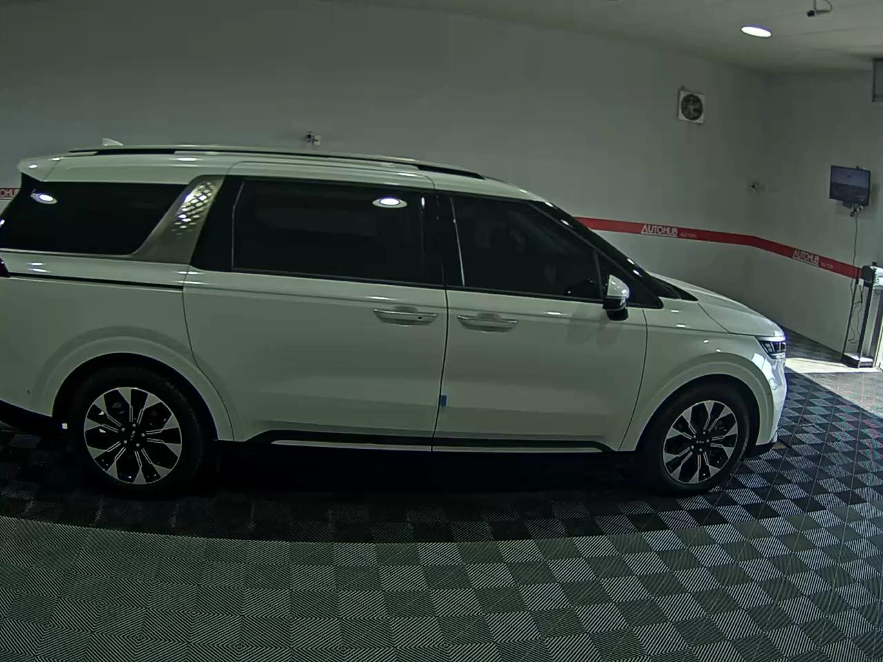2023 - kia carnival