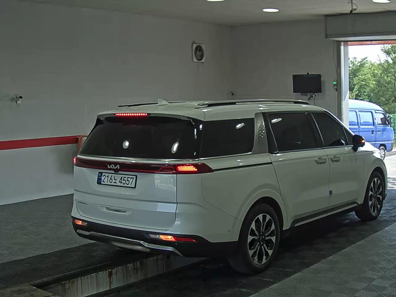 2023 - kia carnival