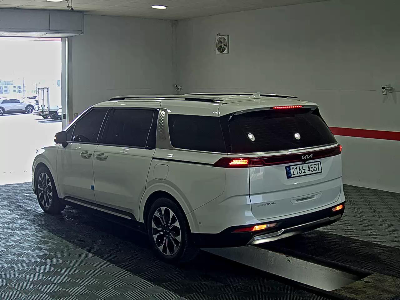 2023 - kia carnival