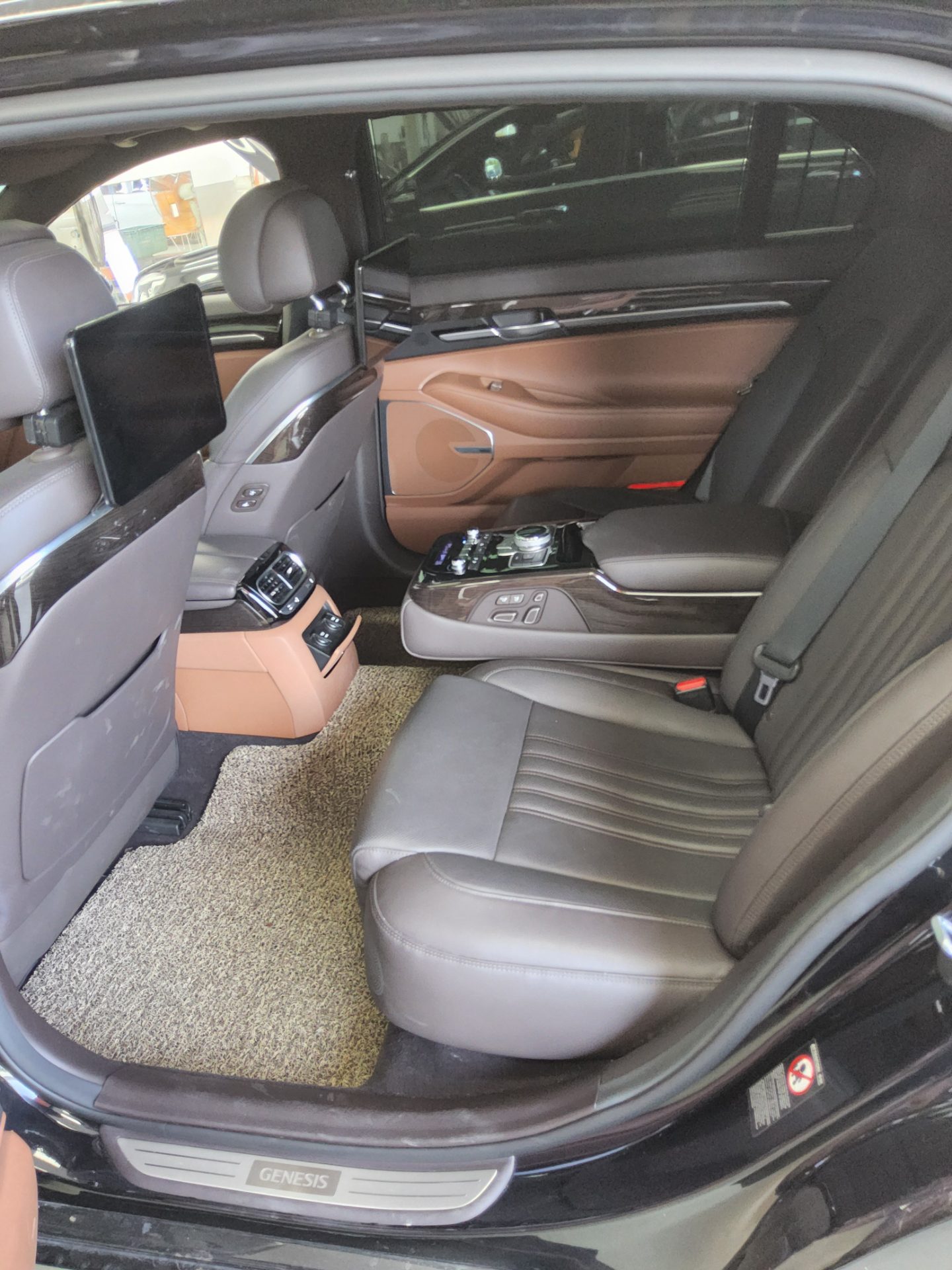 2019 - genesis g90