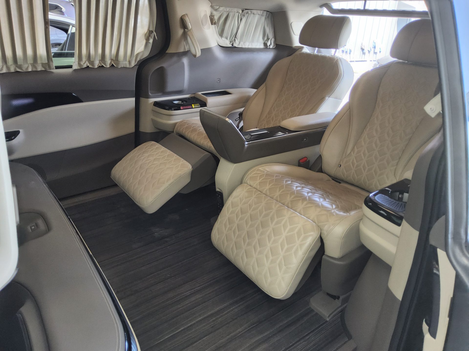 2022 - kia carnival