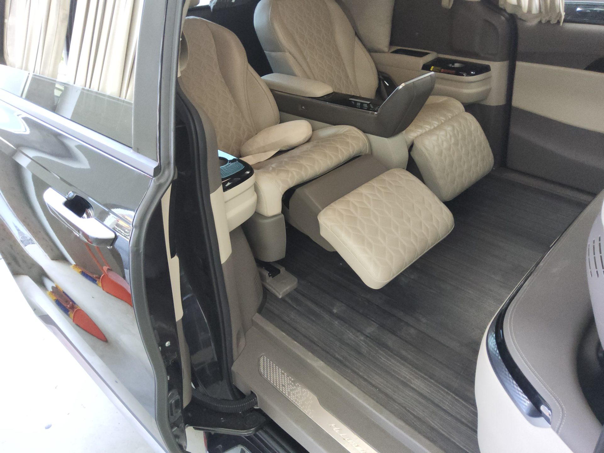 2022 - kia carnival
