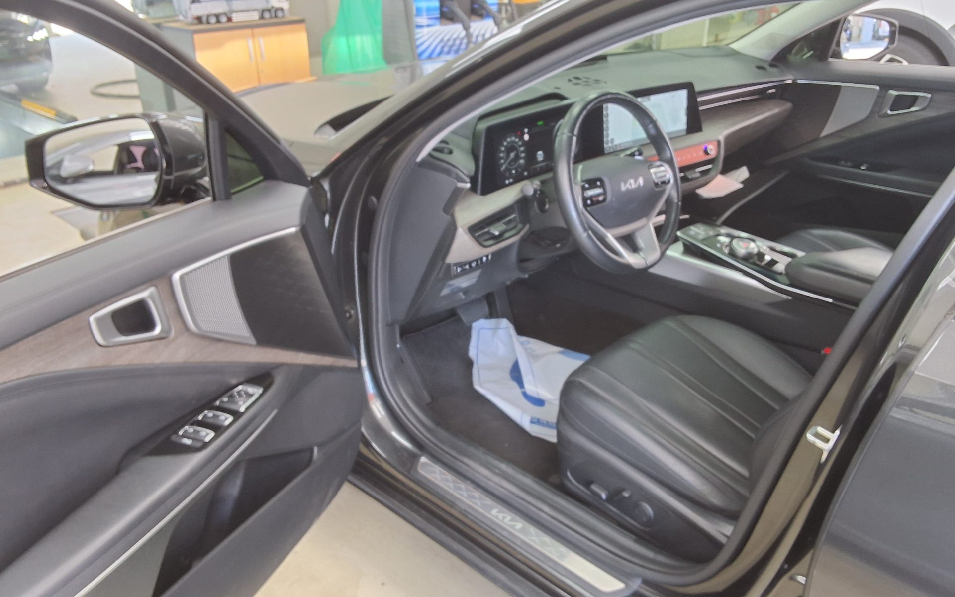 2023 - kia k8