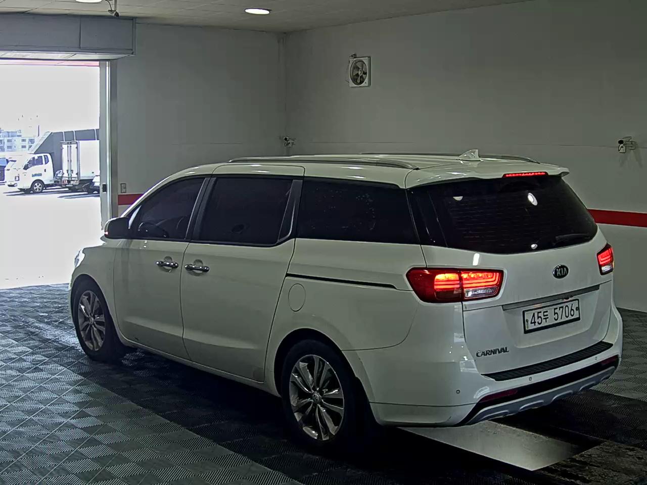 2016 - kia carnival
