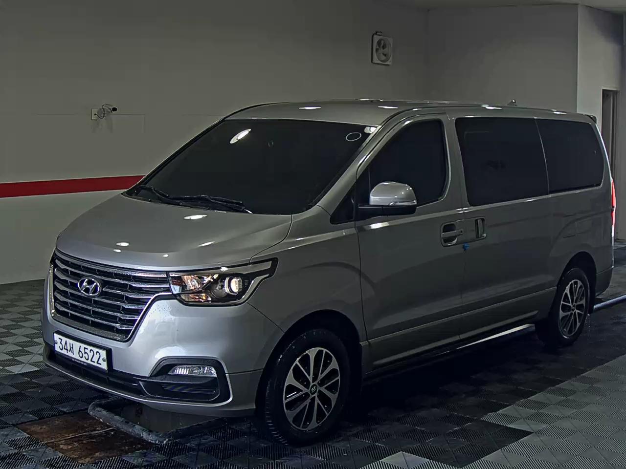 HYUNDAI GRAND STAREX