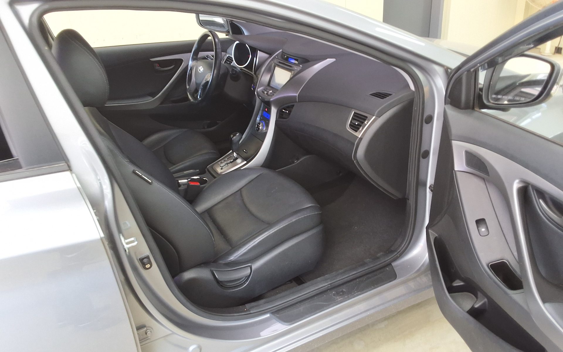 2013 - hyundai avante