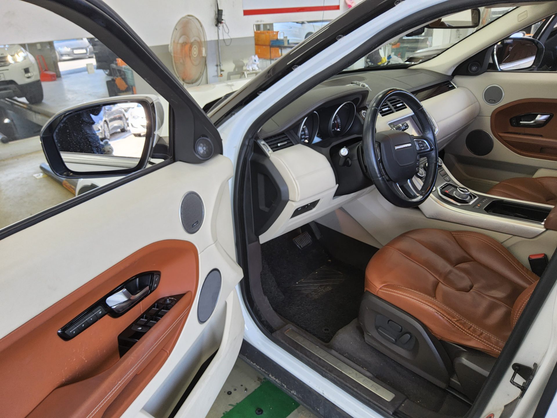 2012 - land rover range rover