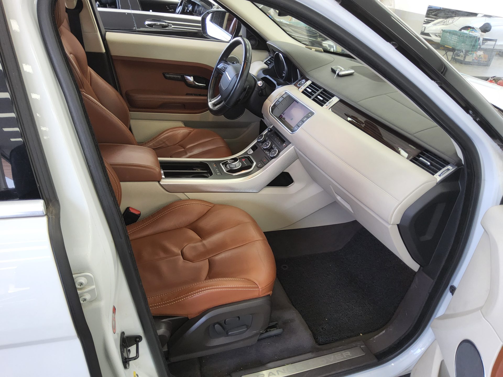 2012 - land rover range rover