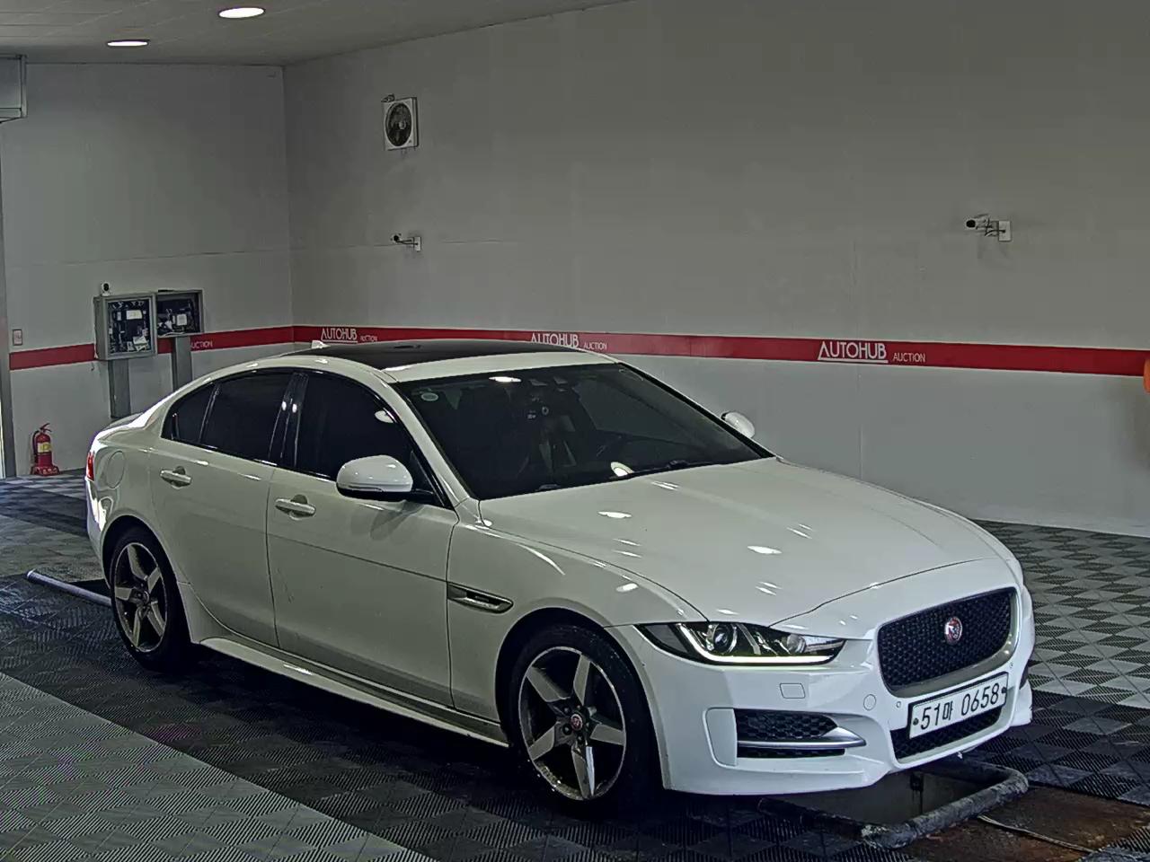 2016 - jaguar xe