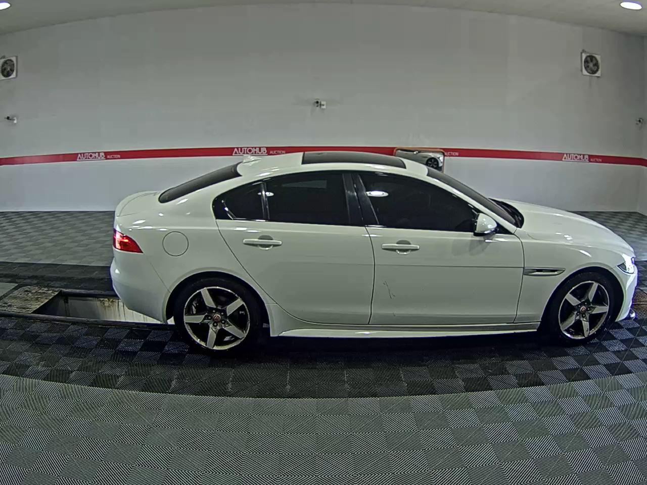 2016 - jaguar xe