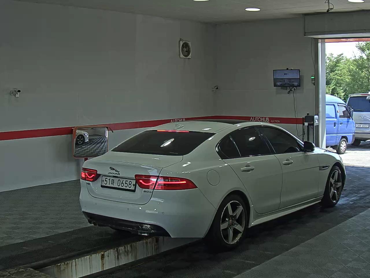 2016 - jaguar xe