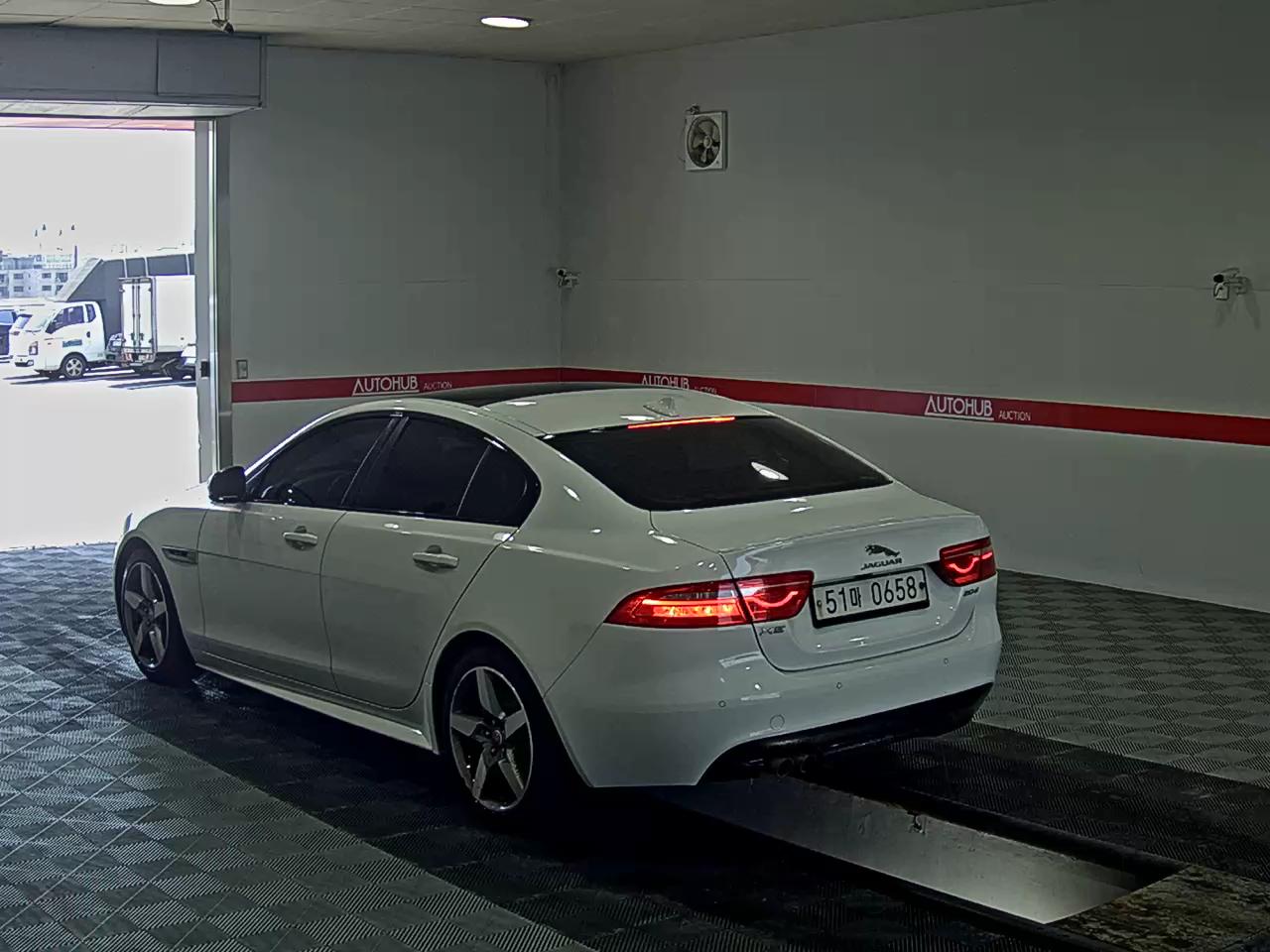 2016 - jaguar xe