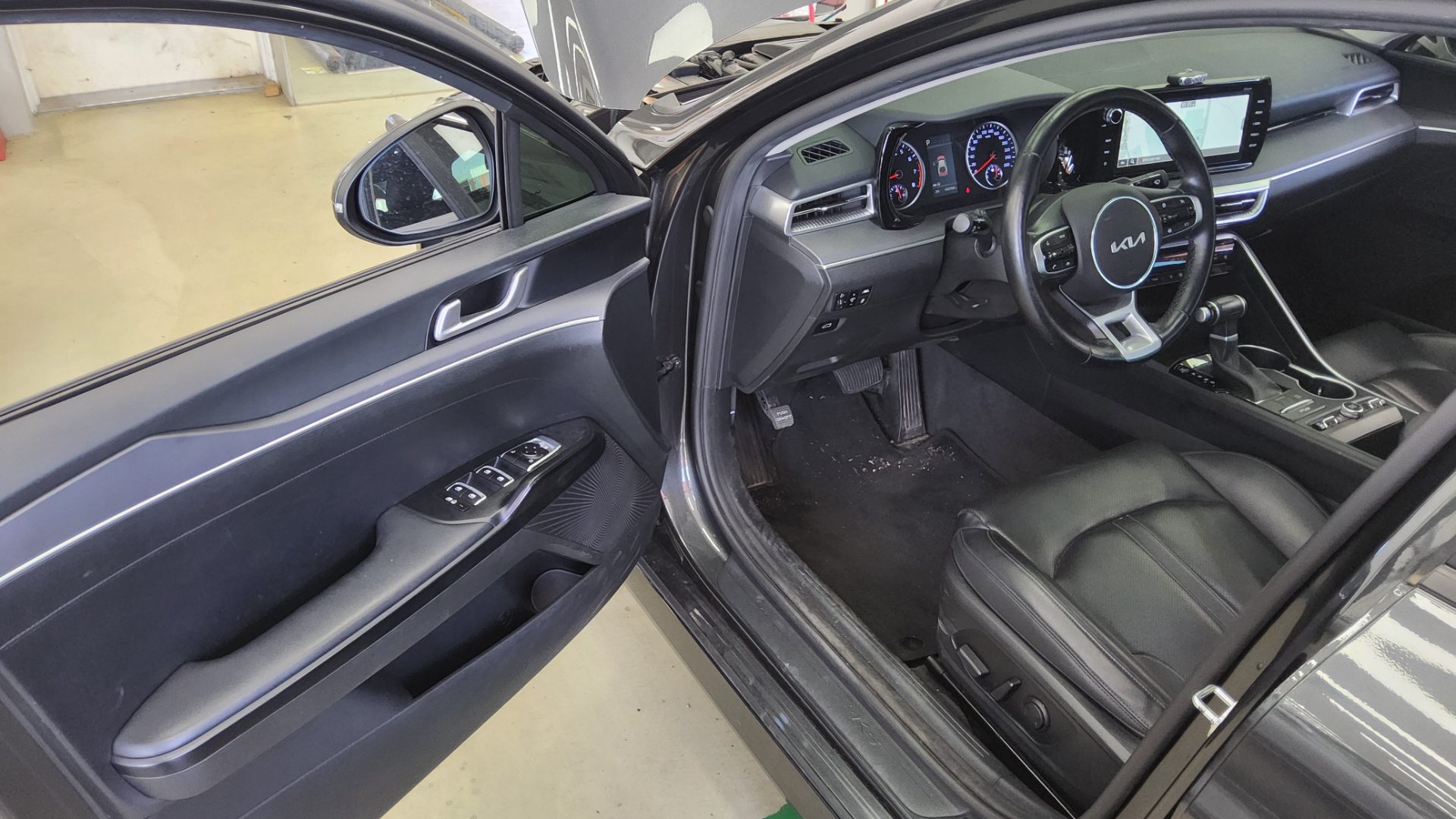 2022 - kia k5