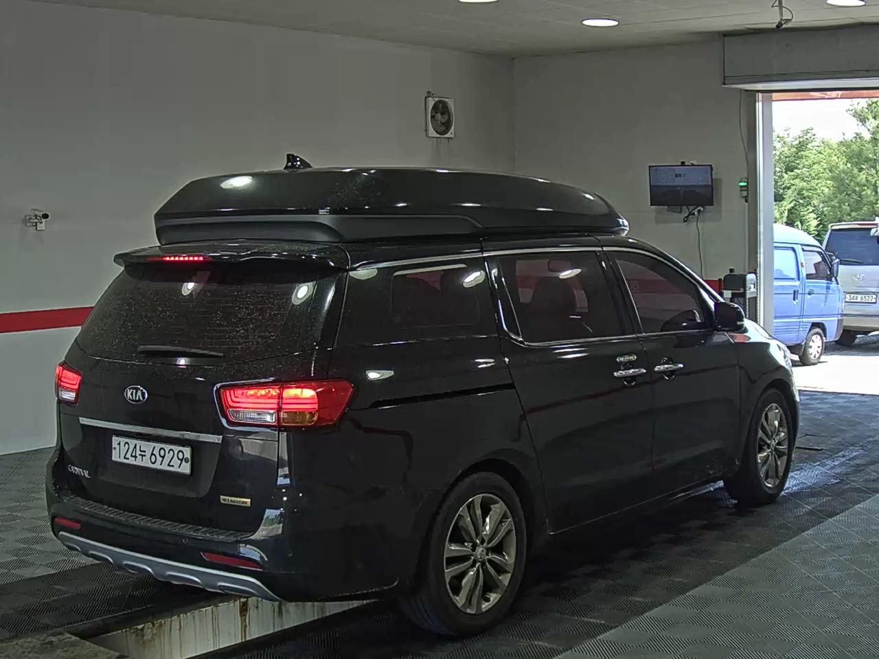 2018 - kia carnival